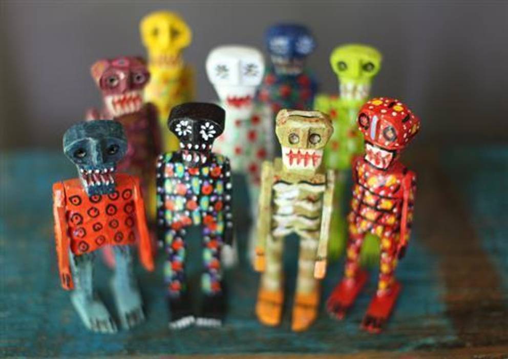 Hand Carved Mexican Wooden Skeletons Vintage Archive Mais espaços Outras obras de arte
