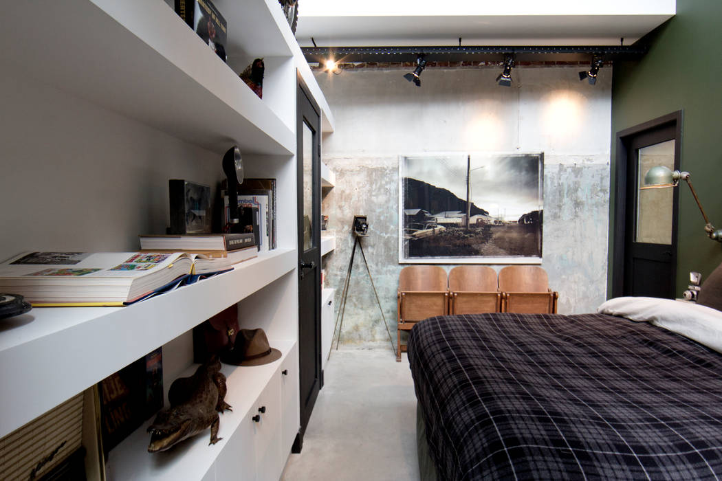 homify Industriële slaapkamers