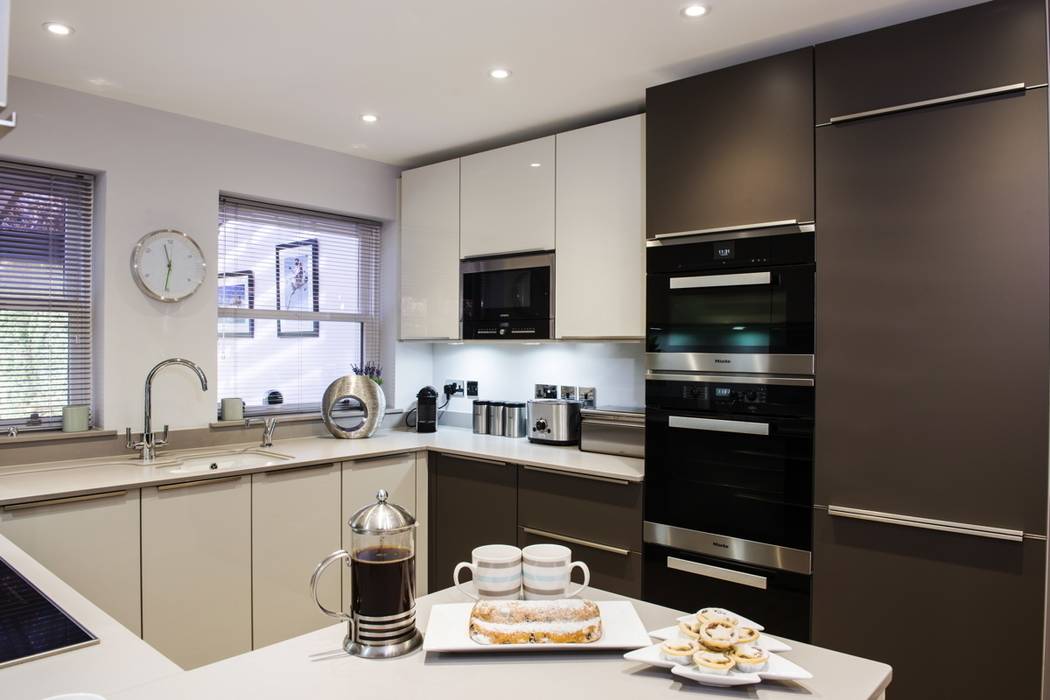 A stunning modern German Kitchen - Kitchen Design Surrey Raycross Interiors Modern kitchen