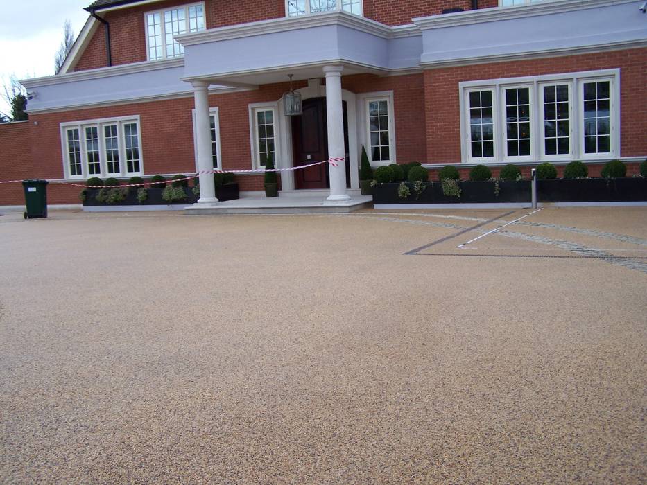 Domestic Driveways installation of resin bound paving, Permeable Paving Solutions UK Permeable Paving Solutions UK Modern Walls and Floors