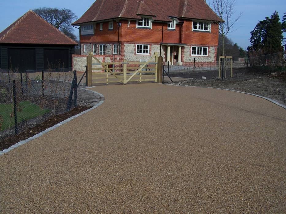 Domestic Driveways installation of resin bound paving, Permeable Paving Solutions UK Permeable Paving Solutions UK Walls