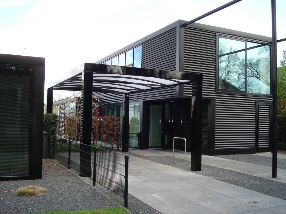 Carports, Carport Harderwijk Carport Harderwijk モダンデザインの ガレージ・物置