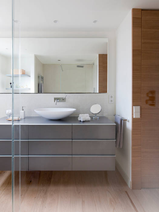 Conoce esta Casa Estilo Nórdico [Barcelona], A! Emotional living & work A! Emotional living & work Minimalist style bathrooms