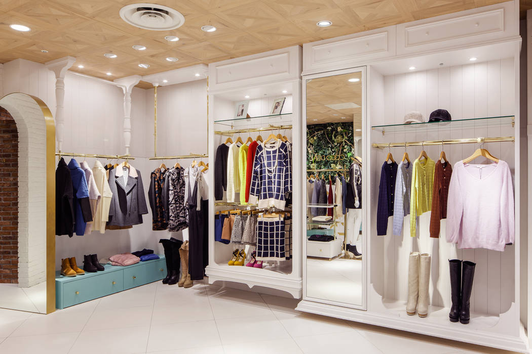 Closets from the ceiling sorama me Inc. Commercial spaces Commercial Spaces