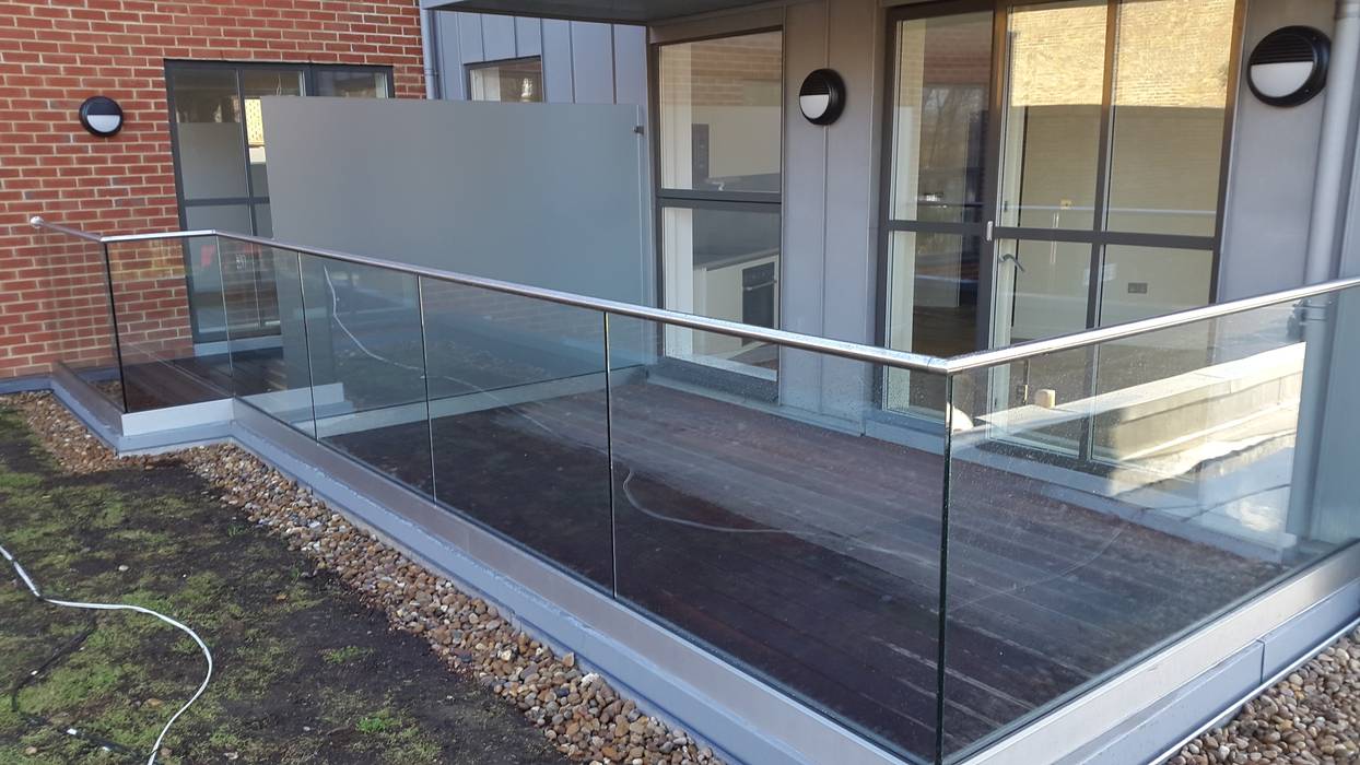 Glass Balcony MDM GLASS LTD Балкон и терраса в стиле модерн