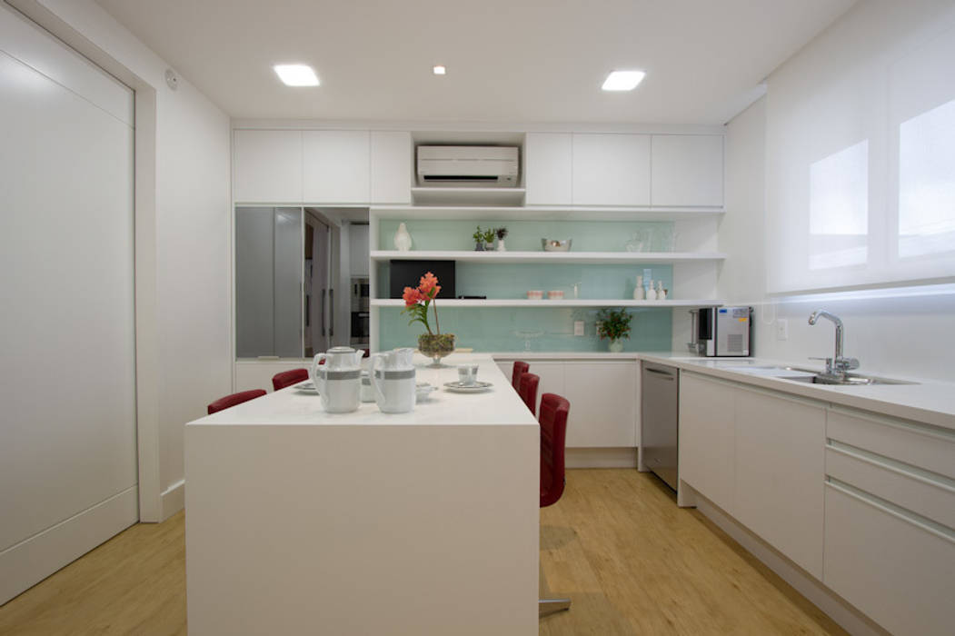 Casa AM - Joinville/SC – Estúdio Kza Arquitetura e Interiores, Kza Arquitetura Kza Arquitetura Cozinhas modernas