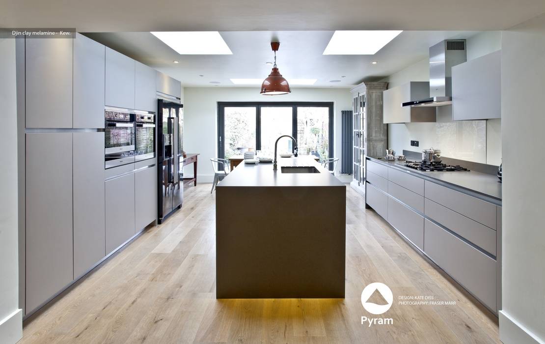 Crisp Kew Kitchen homify Modern kitchen