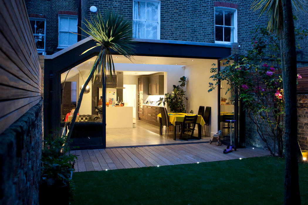 supper time homify Nhà london,extension,architecture,glass,open plan,sliding doors,kitchen