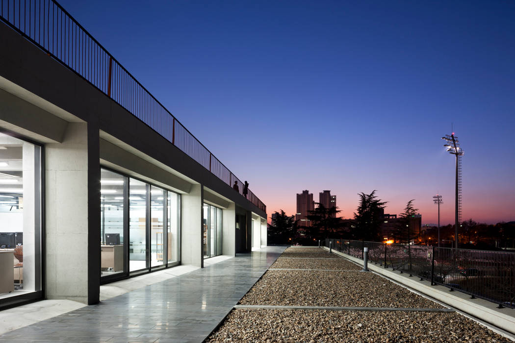 경북대학교 건축디자인 스튜디오, ADF Architects ADF Architects Espacios comerciales Piedra Escuelas