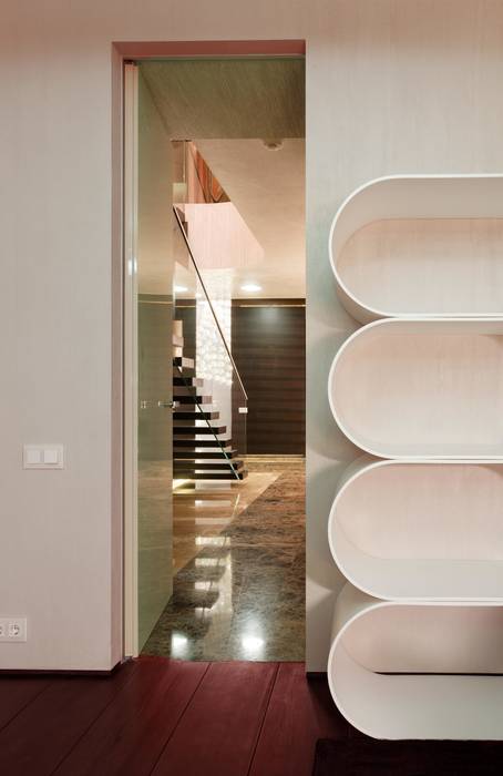 Пентхаус на Арбате, VOX Architects VOX Architects Minimalist Koridor, Hol & Merdivenler