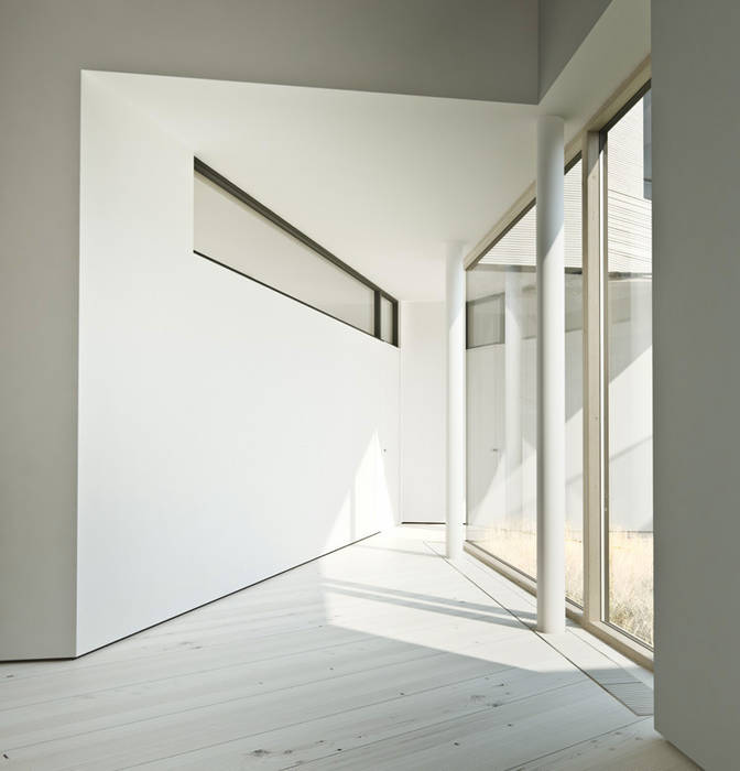 c-house/564int, psh psh Ingresso, Corridoio & Scale in stile minimalista