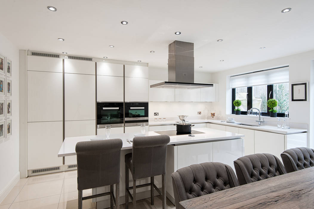 Urban Theme high gloss white kitchen homify Modern kitchen