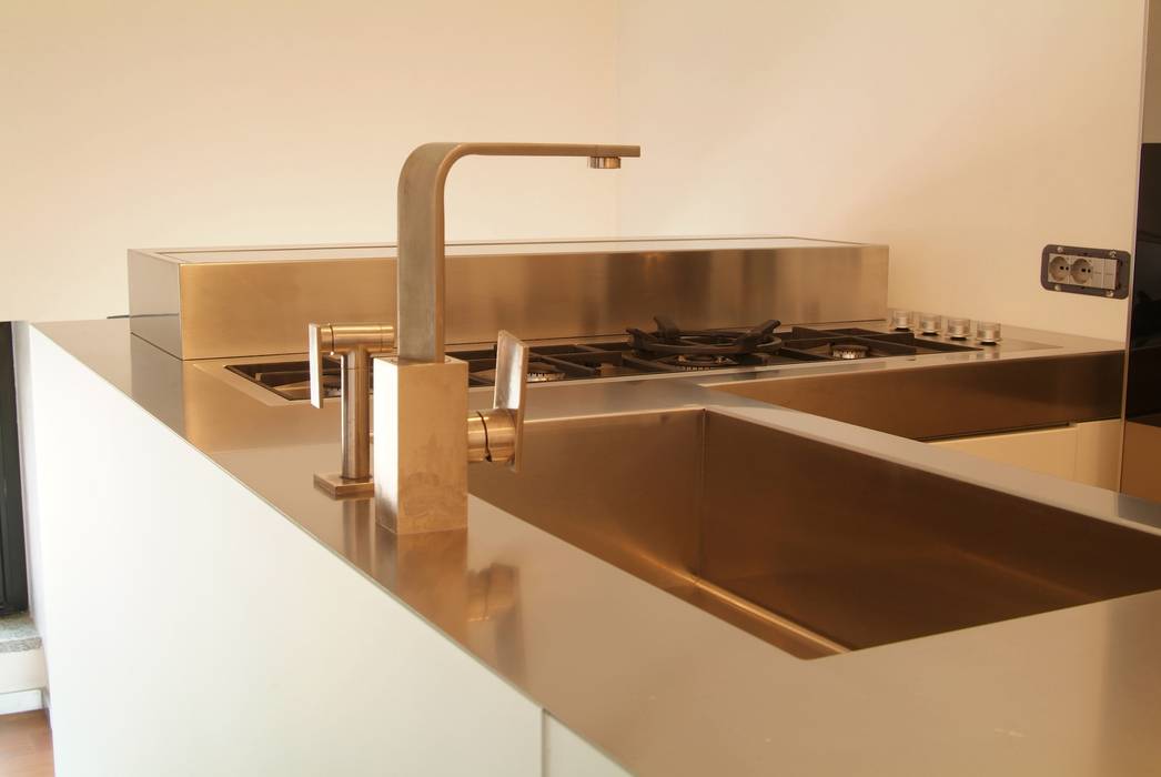 Un sogno chiamato casa, LF&Partners LF&Partners Minimalist kitchen Sinks & taps