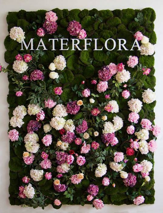 Secret Garden Floral Wall Materflora Lda. Casas estilo moderno: ideas, arquitectura e imágenes Accesorios y decoración