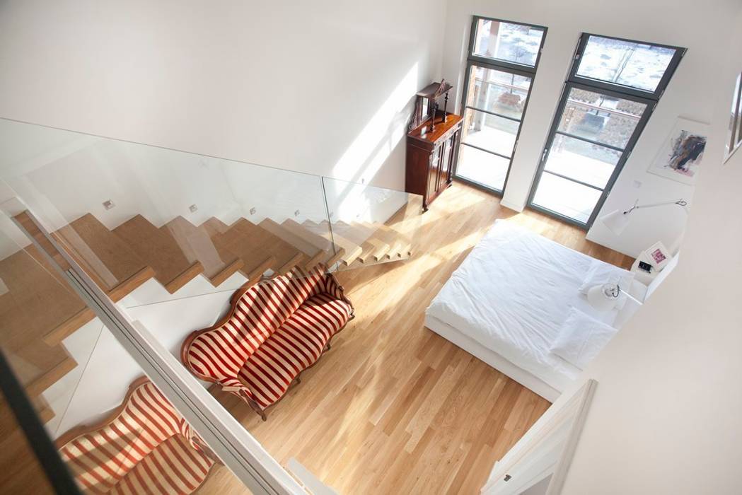 loft, atoato atoato Cuartos de estilo minimalista