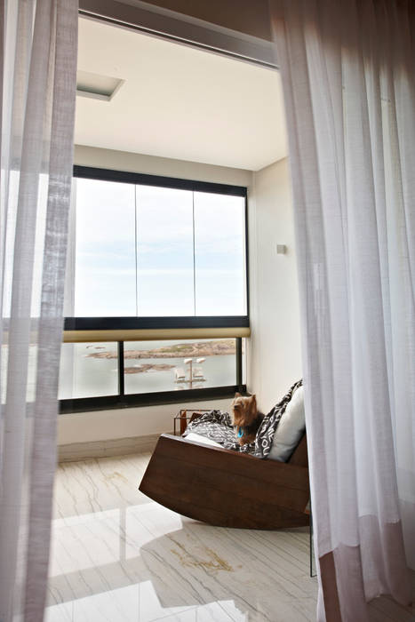 Apartamento Prainha, Coutinho+Vilela Coutinho+Vilela Varandas, alpendres e terraços modernos