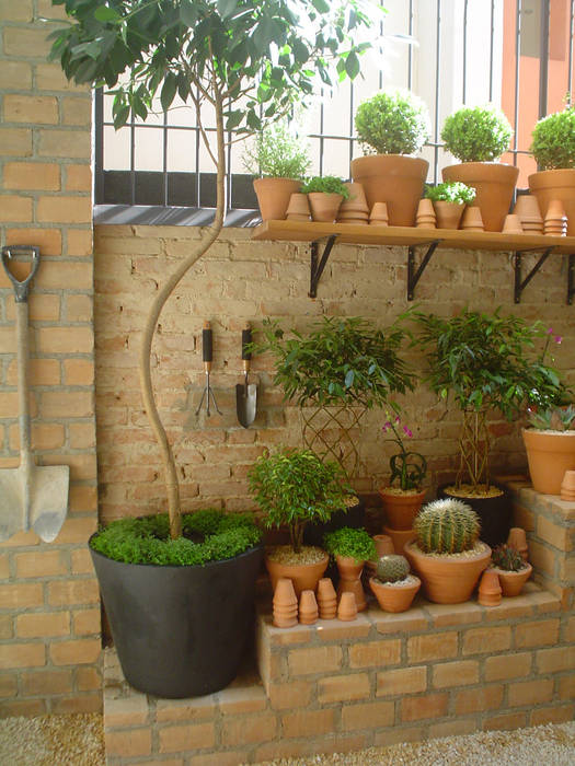 PEQUENO JARDIM APARTAMENTO TÉRREO. SÃO PAULO.BRASIL, Línea Paisagismo.Claudia Muñoz Línea Paisagismo.Claudia Muñoz Jardines modernos