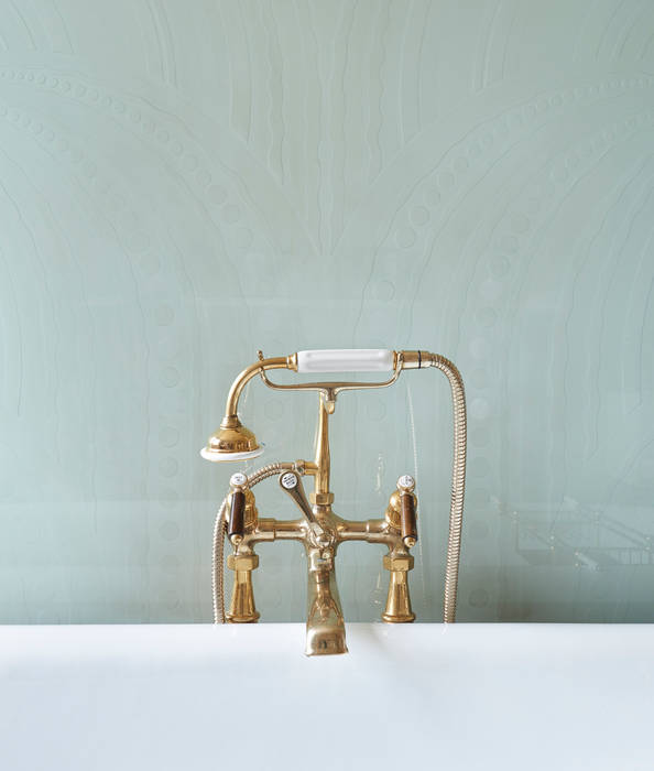 Drummond's Case Study: London Townhouse, Notting Hill homify Country style bathrooms Fittings