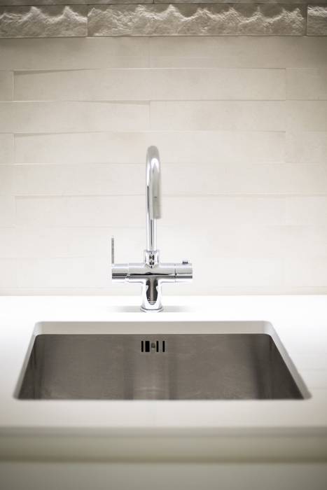 The White House, reForm Architects reForm Architects Minimalist kitchen Sinks & taps