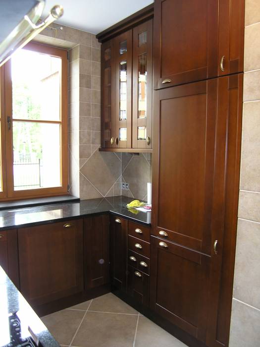 Classic kitchens, DREWMAR DREWMAR Klasyczna kuchnia Szafki i regały