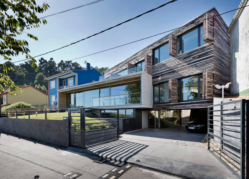 dezanove house designed by iñaki leite - opened shutters Inaki Leite Design Ltd. Nowoczesne domy