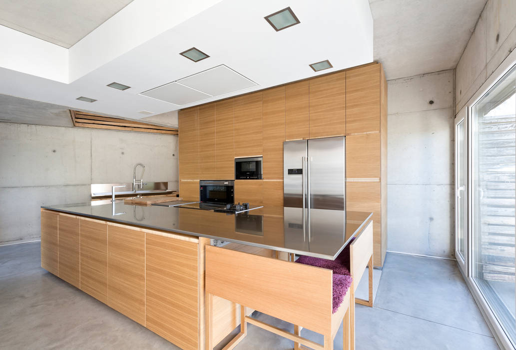 dezanove house designed by iñaki leite - kitchen units Inaki Leite Design Ltd. Modern kitchen