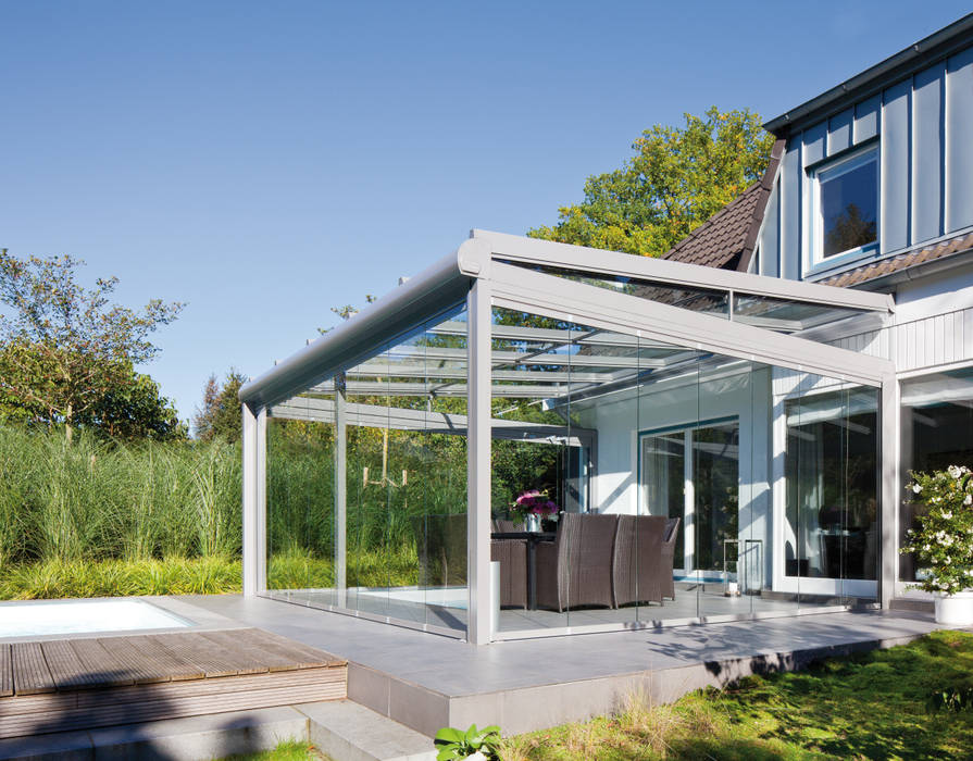 Glashaus zum gemütlichen Verweilen ​, Solarlux GmbH Solarlux GmbH Modern balcony, veranda & terrace