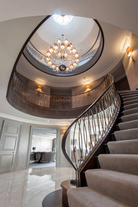 Luxurious family living homify Pasillos, vestíbulos y escaleras de estilo moderno