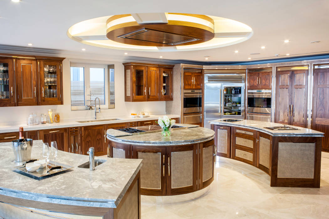 Luxurious family living homify Kitchen