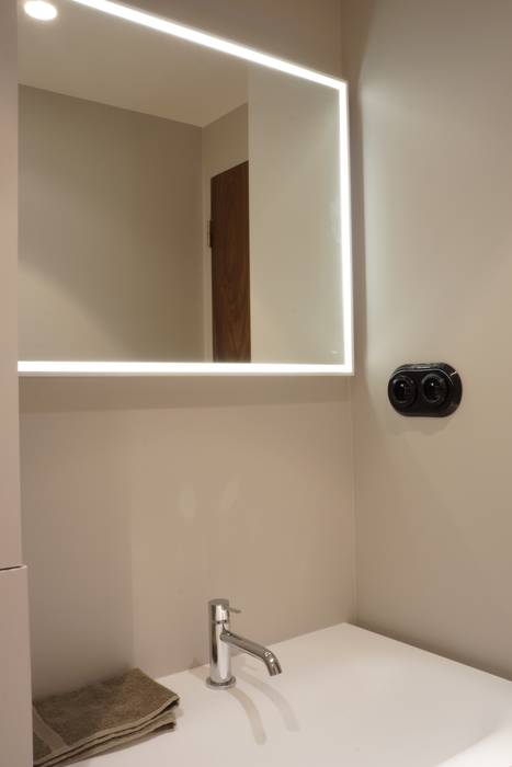 PARIS 17 30m², blackStones blackStones 現代浴室設計點子、靈感&圖片