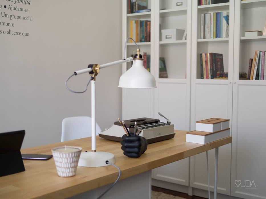 Escritório Preto no Branco - Depois MUDA Home Design Escritórios escandinavos
