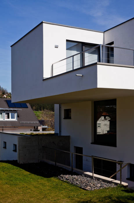 Neubau Einfamilienhaus mit Doppelgarage in Lorch, Baden-Württemberg, brügel_eickholt architekten gmbh brügel_eickholt architekten gmbh منازل