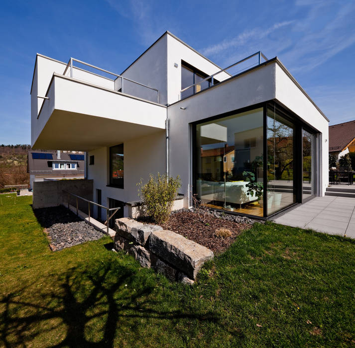 Neubau Einfamilienhaus mit Doppelgarage in Lorch, Baden-Württemberg, brügel_eickholt architekten gmbh brügel_eickholt architekten gmbh Case moderne