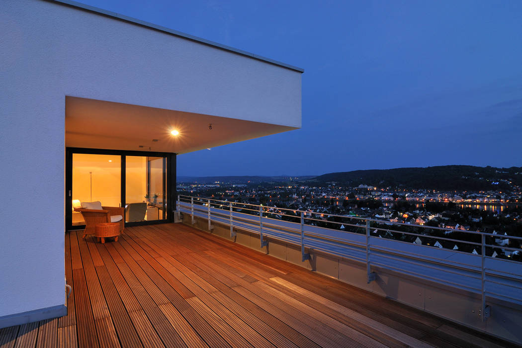 Haus Rheinblick, wirges-klein architekten wirges-klein architekten Modern balcony, veranda & terrace