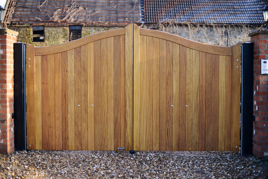 Curved top wooden gate - Idigbo hardwood Swan Gates สวน