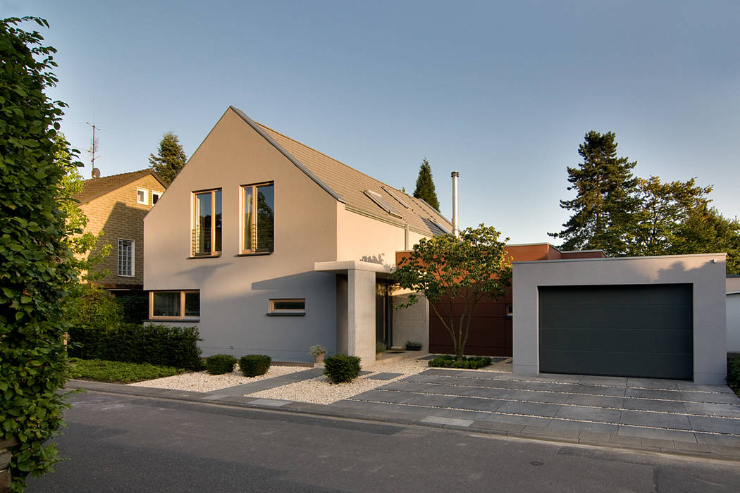 Modernes Wohnhaus mit Satteldach in Köln, wirges-klein architekten wirges-klein architekten Maisons modernes