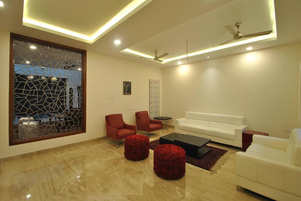 Mr & Mrs Pannerselvam's Residence, Muraliarchitects Muraliarchitects Modern living room Building,Interior design,Wood,Flooring,Living room,Floor,Comfort,Real estate,Hardwood,Ceiling