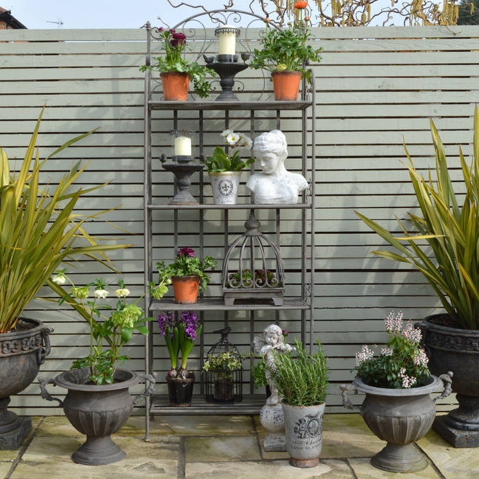 Garden Etagere homify Jardines de estilo rural Mobiliario