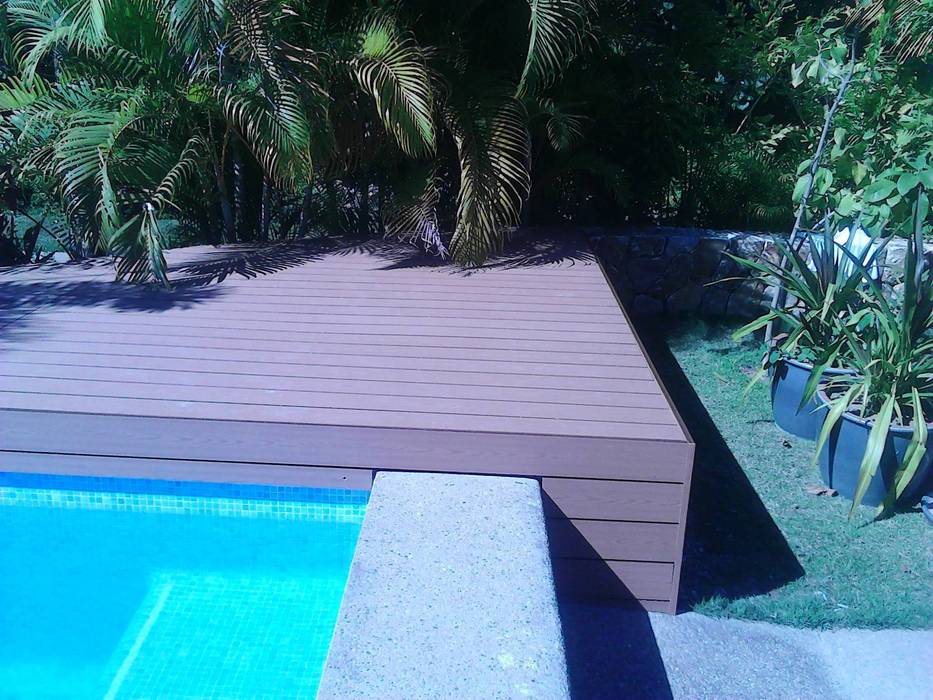 Decks en albercas con WPC Innover, Grupo Boes Grupo Boes Tropical style pool