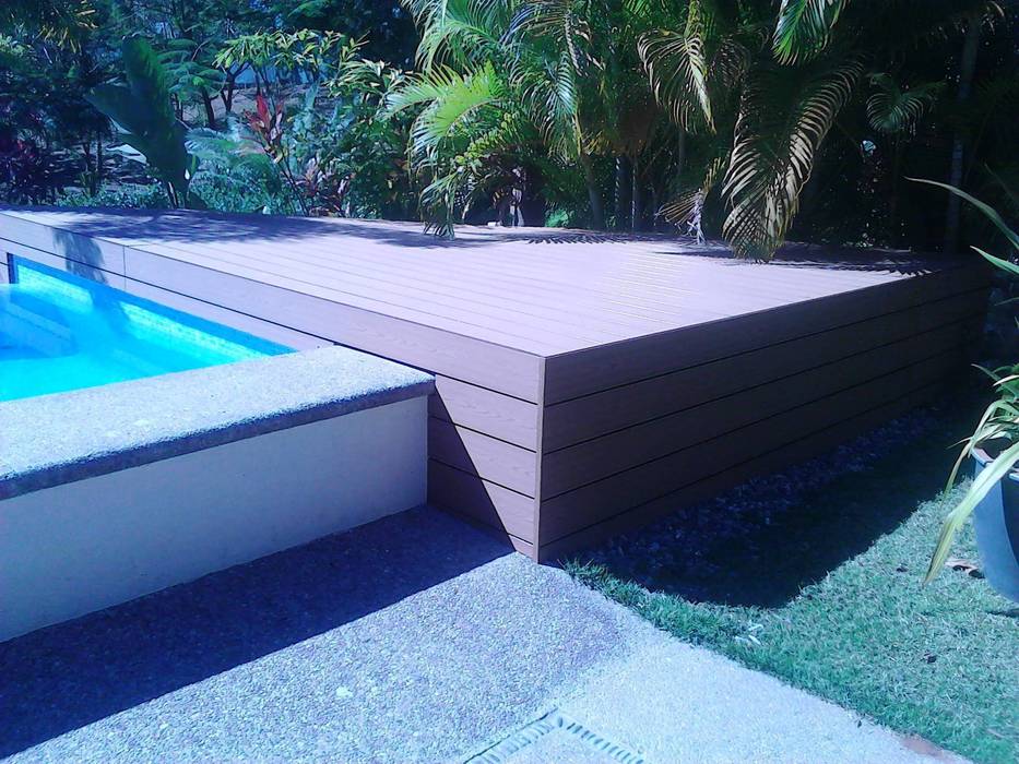 Decks en albercas con WPC Innover, Grupo Boes Grupo Boes Piscinas de estilo tropical