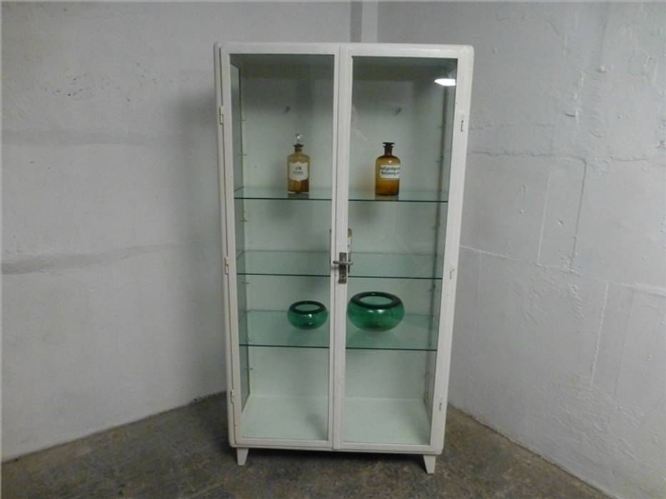 VINTAGE LARGE HOSPITAL MEDICINE CABINET, Retro Living Retro Living Kamar Mandi Gaya Industrial Medicine cabinets