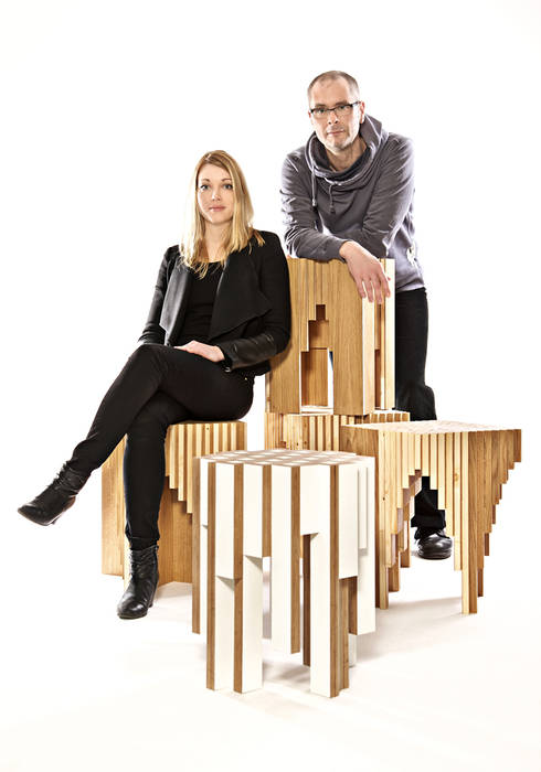 orterfinder - Janine Luther und Leif Erik Madsen homify Ausgefallene Wohnzimmer Hocker und Stühle