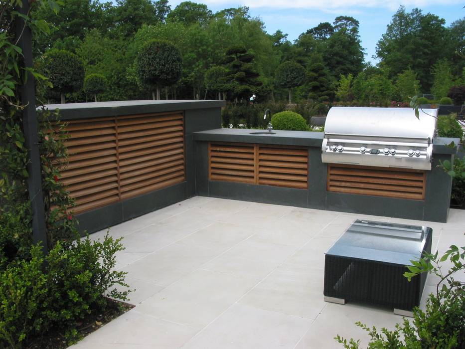 wooden louvres and fire magic bbq wood-fired oven Jardines modernos