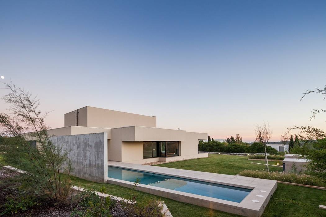 House in Belas, Sintra, Estúdio Urbano Arquitectos Estúdio Urbano Arquitectos Maisons minimalistes