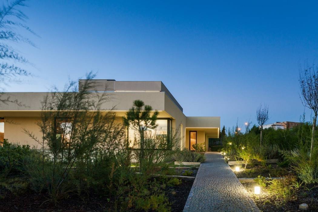 Casa em Belas, Sintra, Estúdio Urbano Arquitectos Estúdio Urbano Arquitectos Casas minimalistas