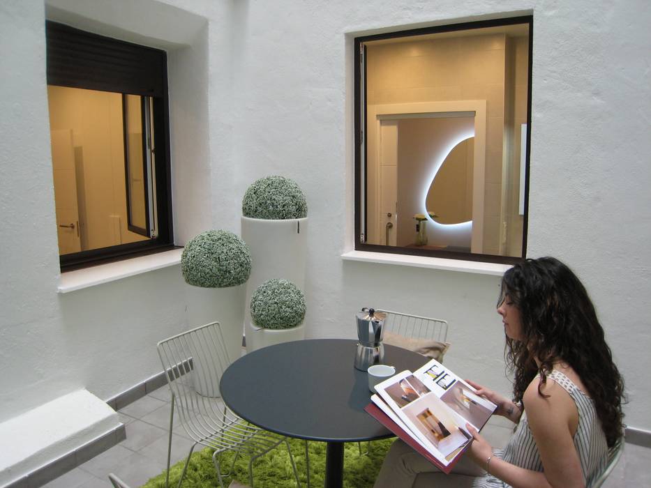 Reforma de vivienda en el Centro de Pamplona, Rooms de Cocinobra Rooms de Cocinobra Jardines de estilo minimalista