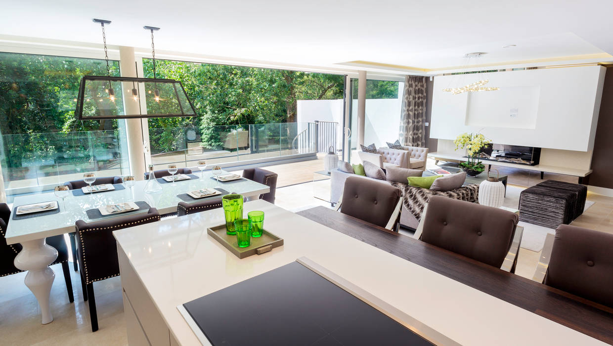 Park Show Home homify Comedores de estilo moderno