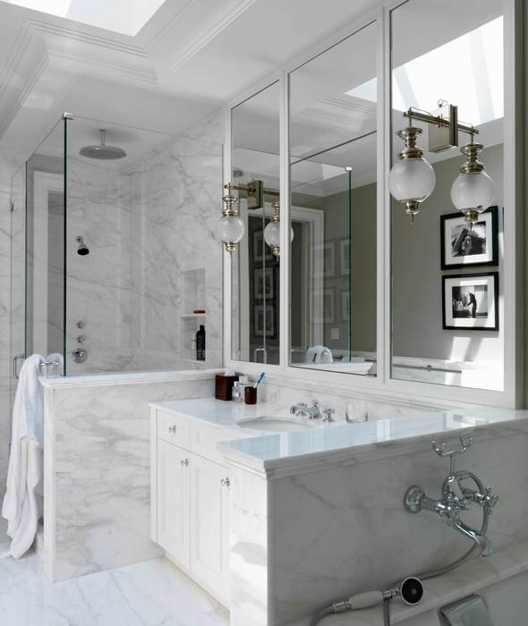 homify Modern style bathrooms Bathtubs & showers