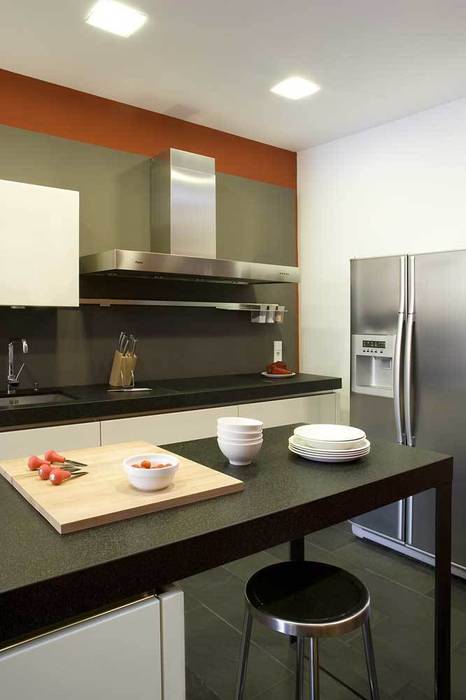 LOFT EN BARCELONA, SOLER-MORATO ARQUITECTES SLP SOLER-MORATO ARQUITECTES SLP Modern kitchen Bench tops