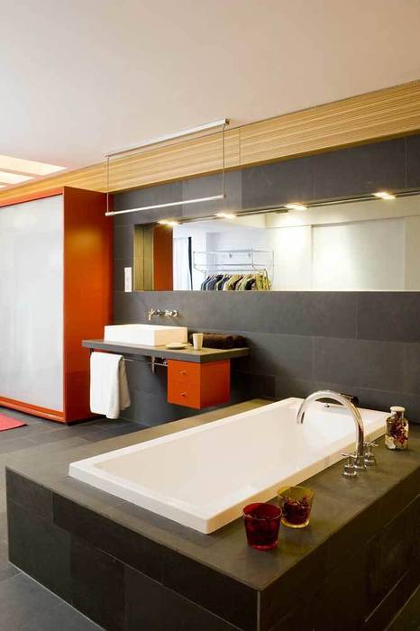 LOFT EN BARCELONA, SOLER-MORATO ARQUITECTES SLP SOLER-MORATO ARQUITECTES SLP Modern bathroom